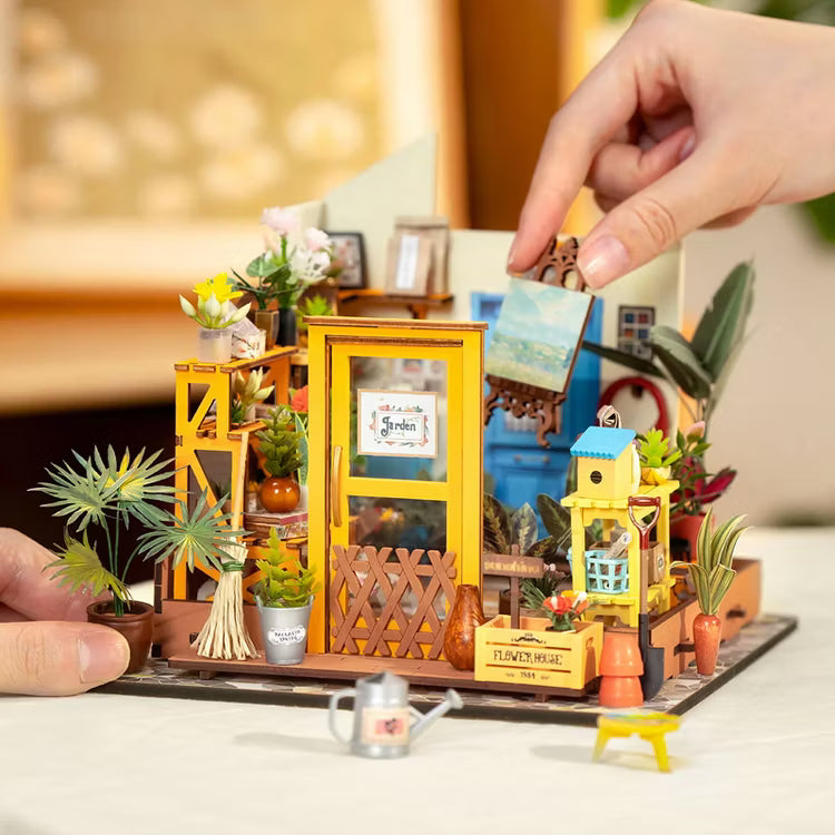 Rolife DIY Miniature House - Cathy's Flower House (DG104)
